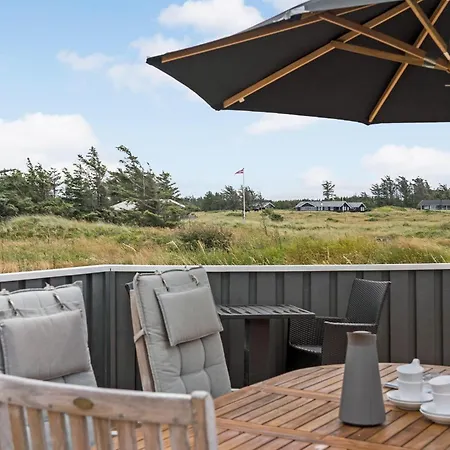 Amazing Home In Lokken With Sauna بيت للعطل *