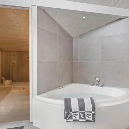 Amazing Home In Lokken With Sauna بيت للعطل